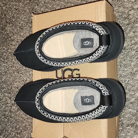 UGG Black Slip-On Shoes with Patterned Trim - Picture 3 of 4